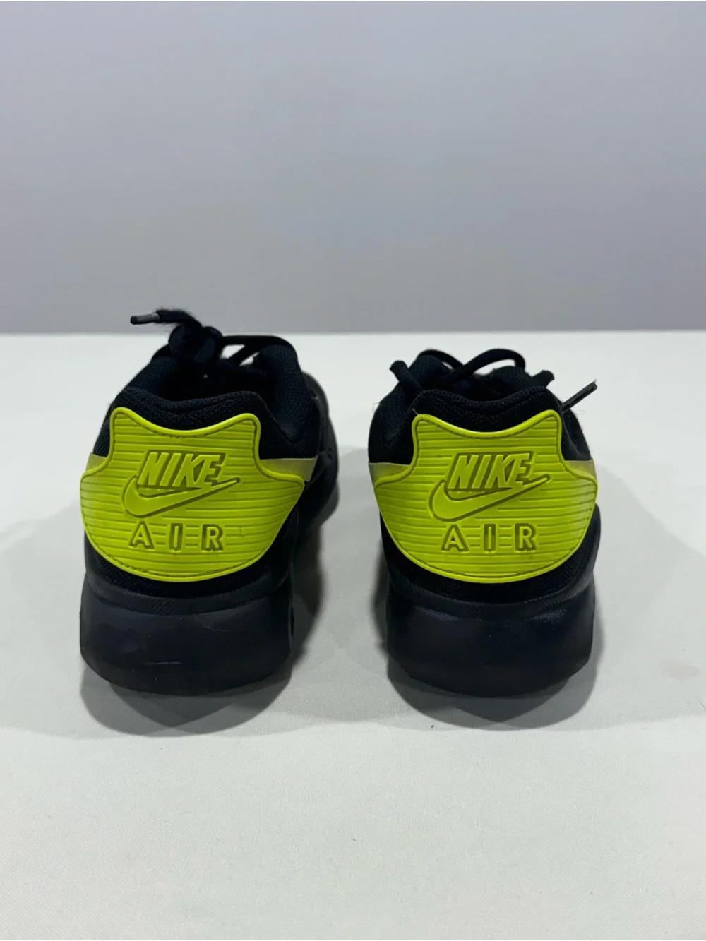 Nike Air Max Oketo GS Size 8.5 Black Volt Athletic‎ Running Sneaker AR7419-004